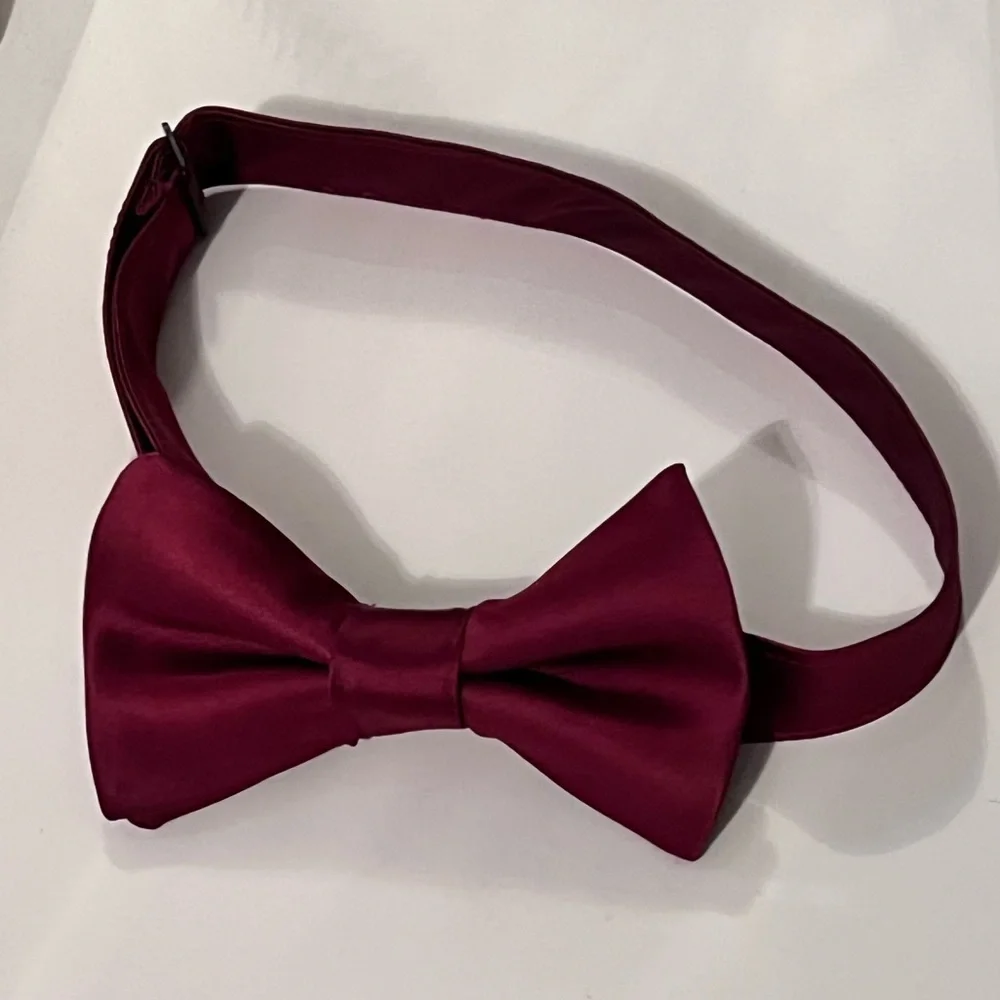 Elegant Burgundy Wine Bow Tie and Pocket Square Set
